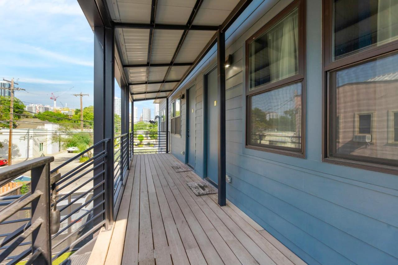 Modern With Parking - A Apartment Austin