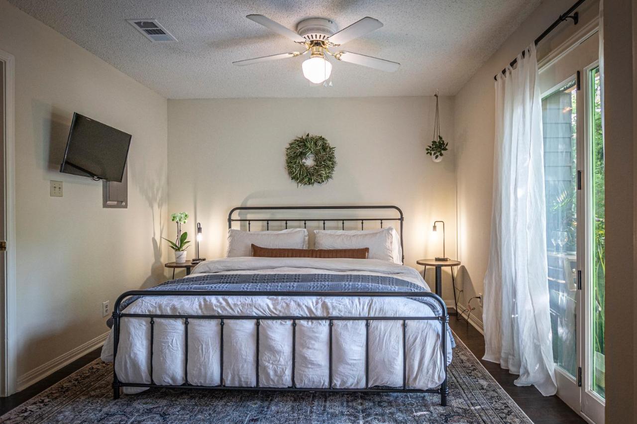 Lush, Enchanting Oasis! Austin