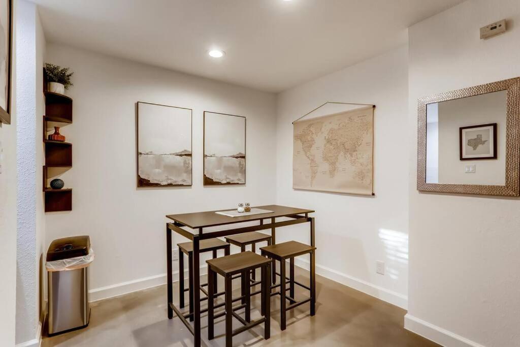 Modern Designer Close To Downtown Austin! *