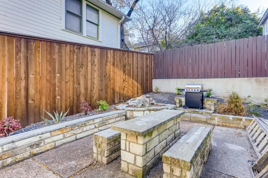 Modern Designer Close To Downtown Austin! *