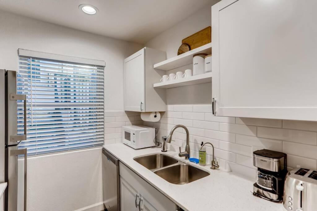 Modern Designer Close To Downtown Austin! * Austin