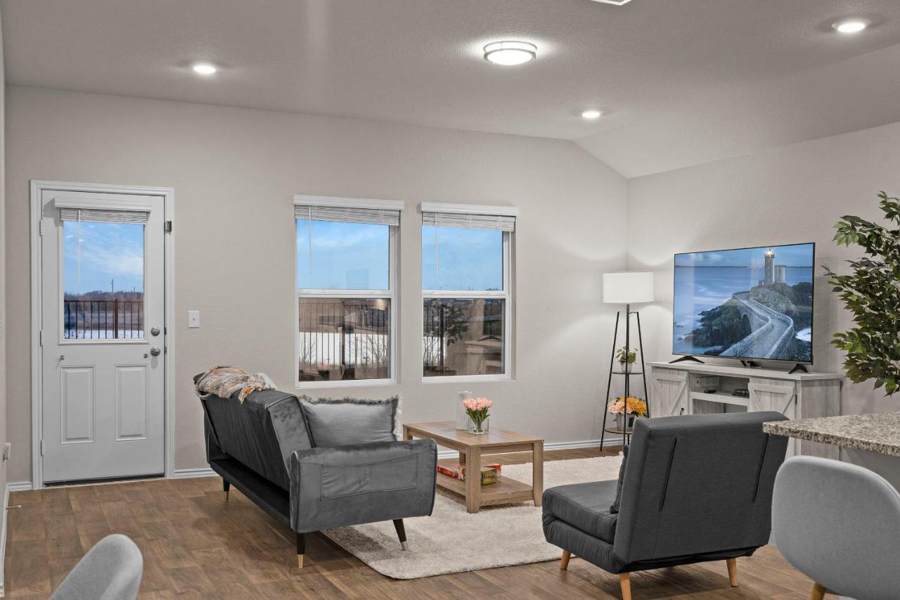 @ Marbella Lane - Amazing 4br Lakeview Austin