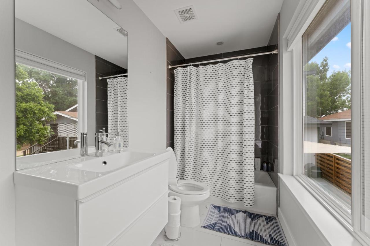 Detached 1 Bed 1 Bath In-law 3 Miles From Downtown! *