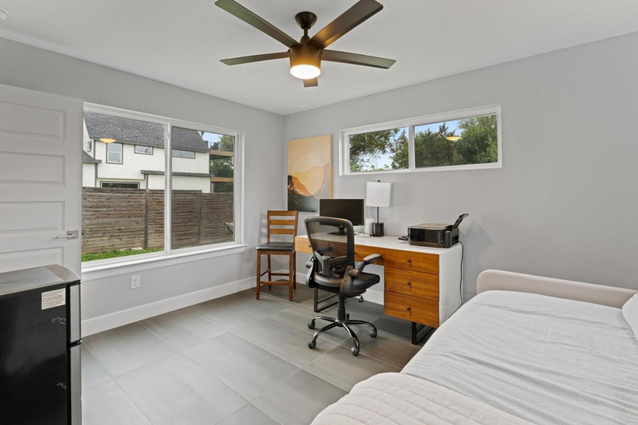 East With In-law Office And Fast Wifi Holiday home *