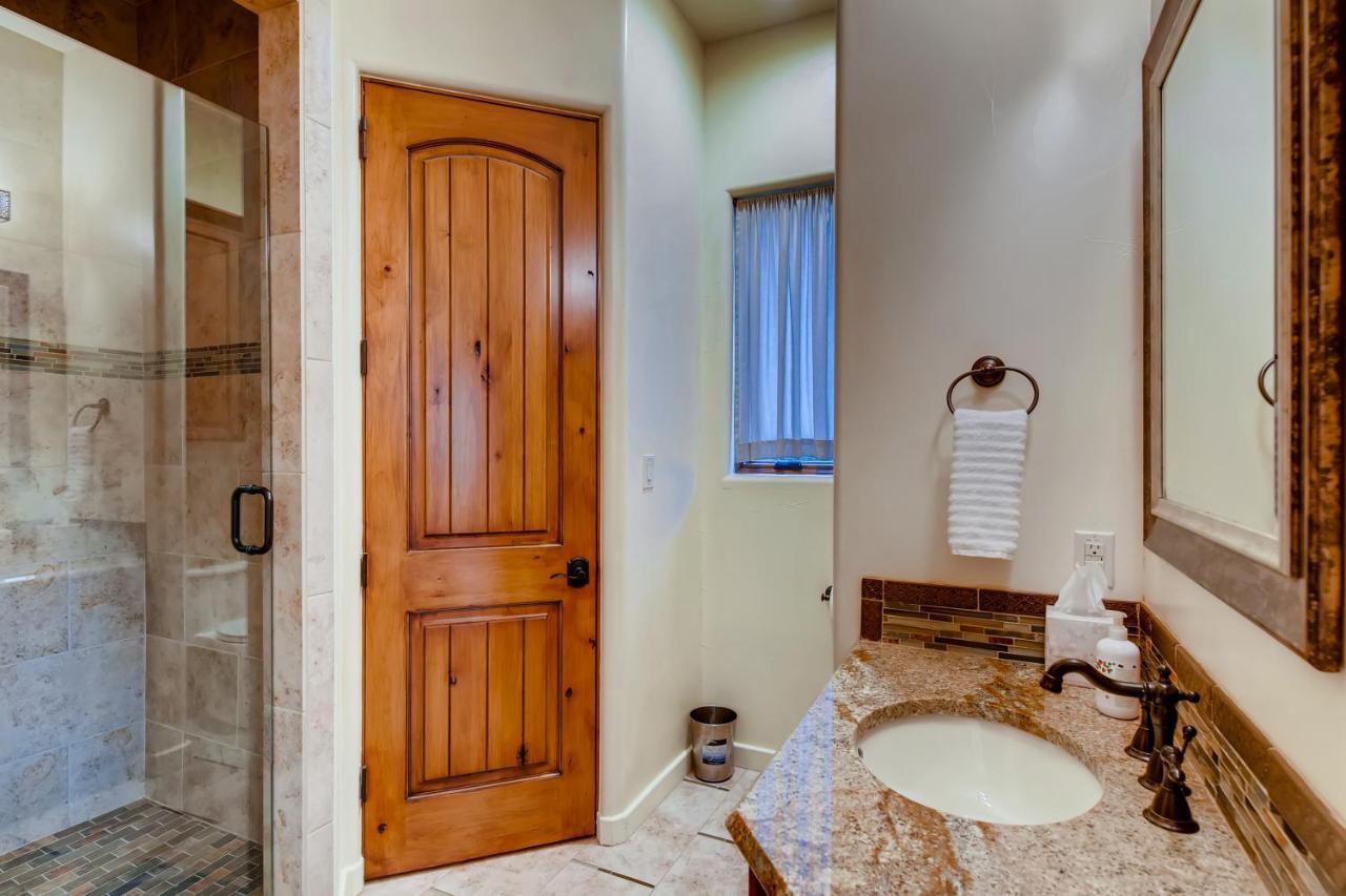 An Estate Designed For Sxsw Artists - By Pmi Metro Villa