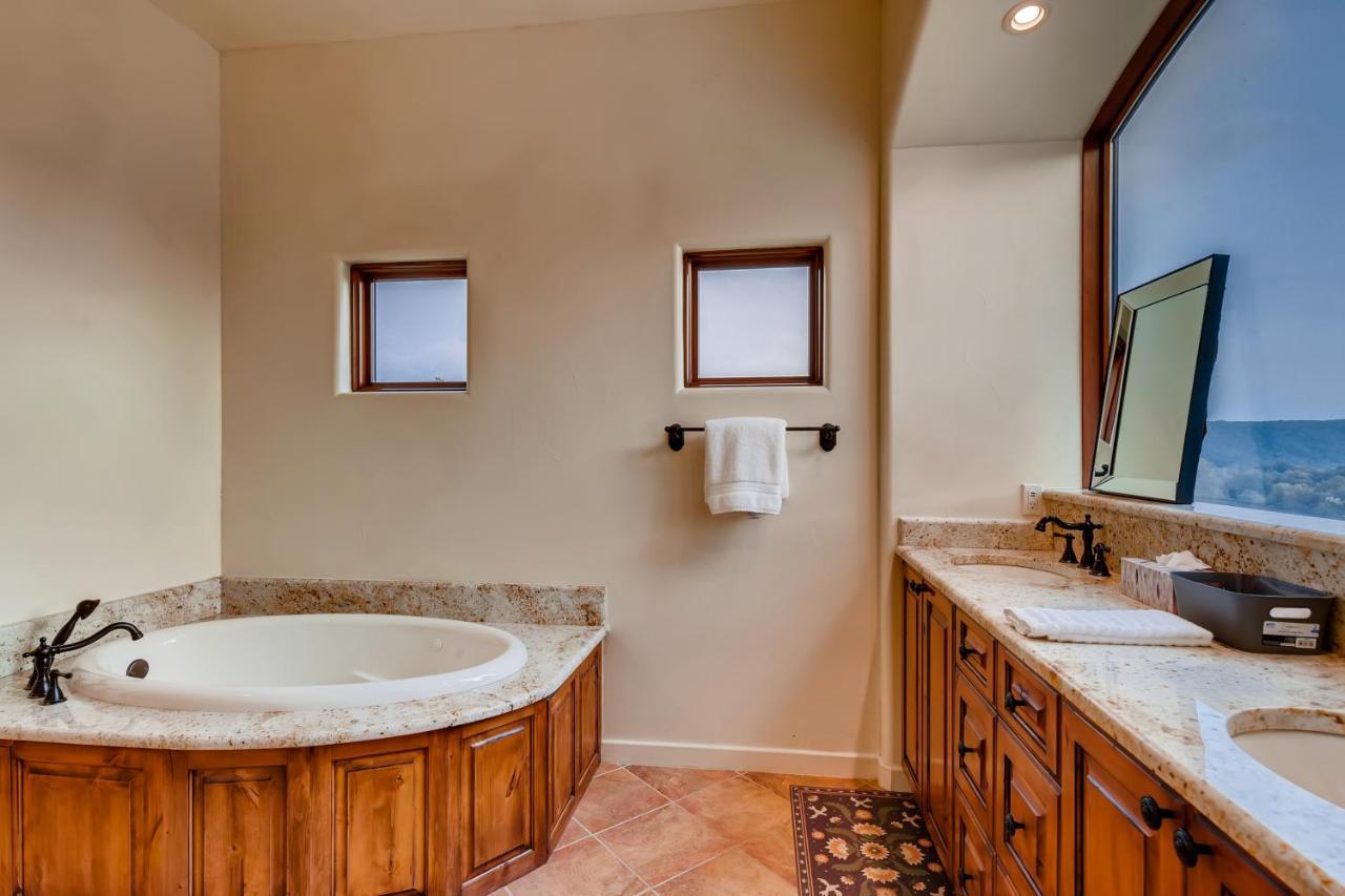 An Estate Designed For Sxsw Artists - By Pmi Metro * Austin