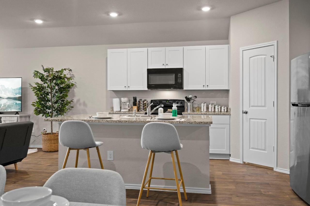 @ Marbella Lane - Amazing 4br Lakeview