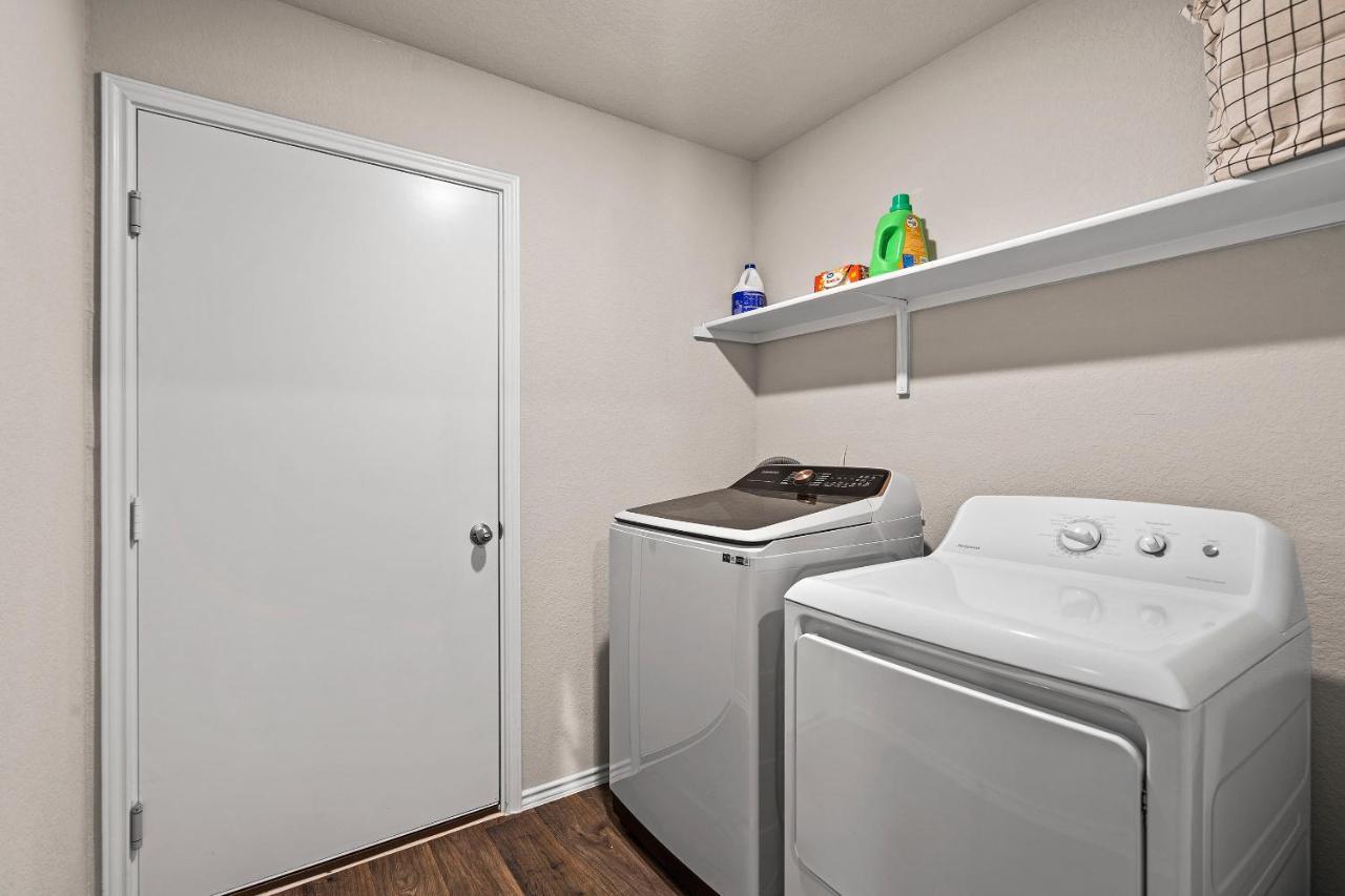 @ Marbella Lane - Amazing 4br Lakeview Austin