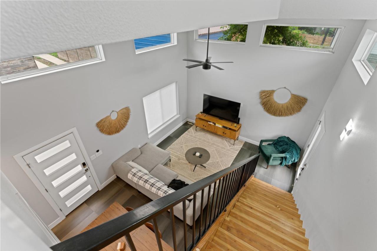 East With In-law Office And Fast Wifi * Austin