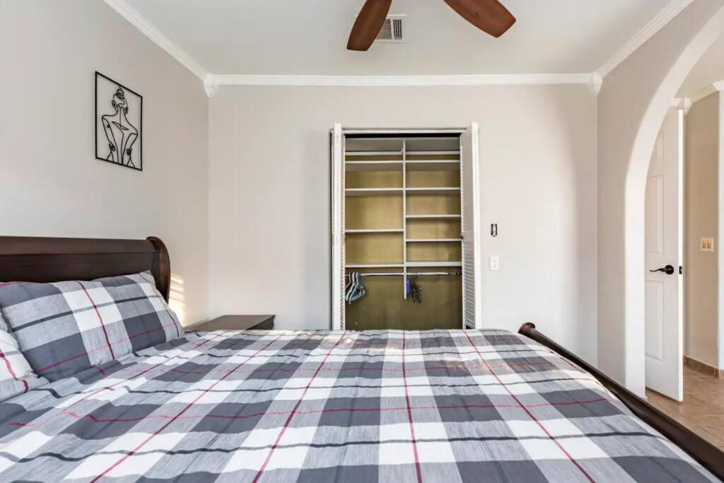 Opuluxe Poolside Paradise Sleeps 6 * Austin