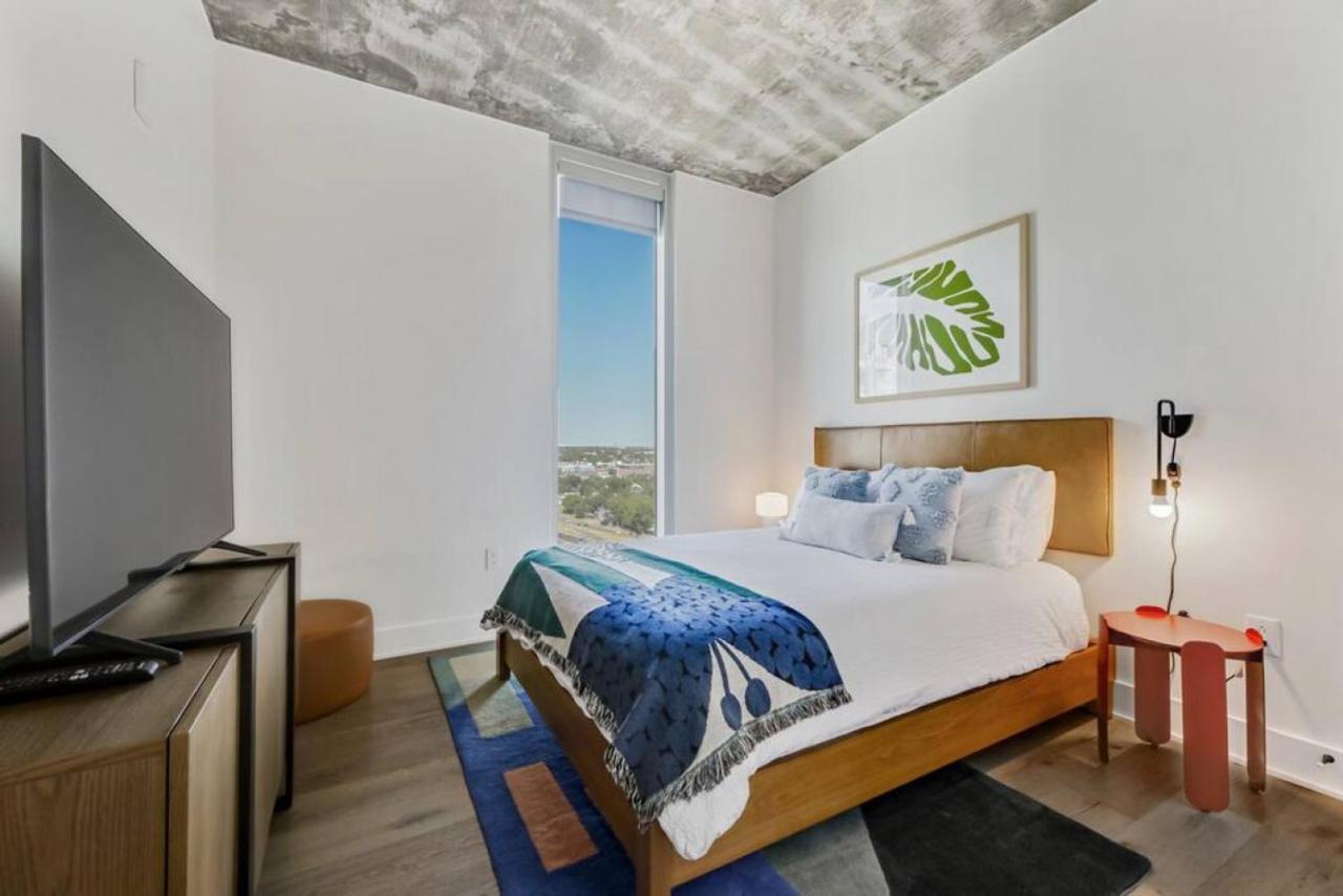 21st Fl 2bd Condo-rainey St-best Views * Austin