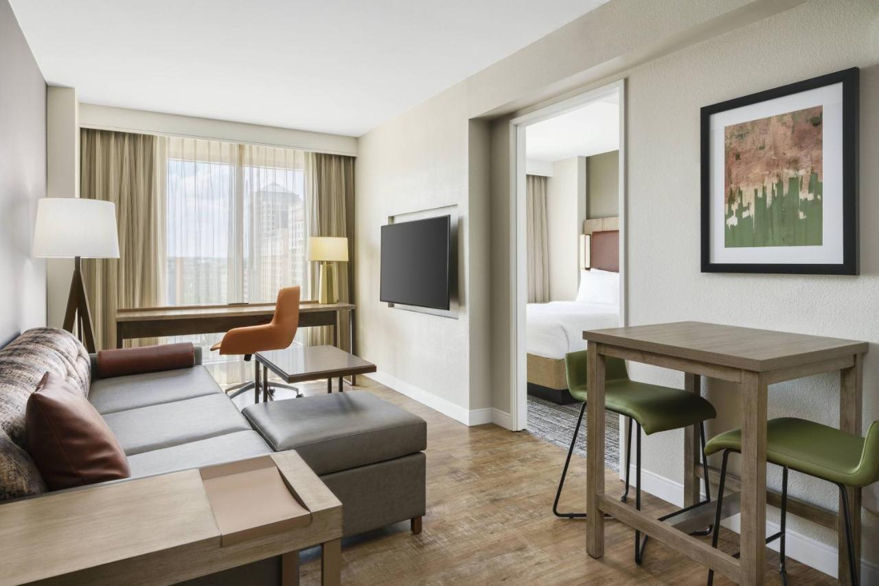 Hotel Downtown / Convention Center Austin