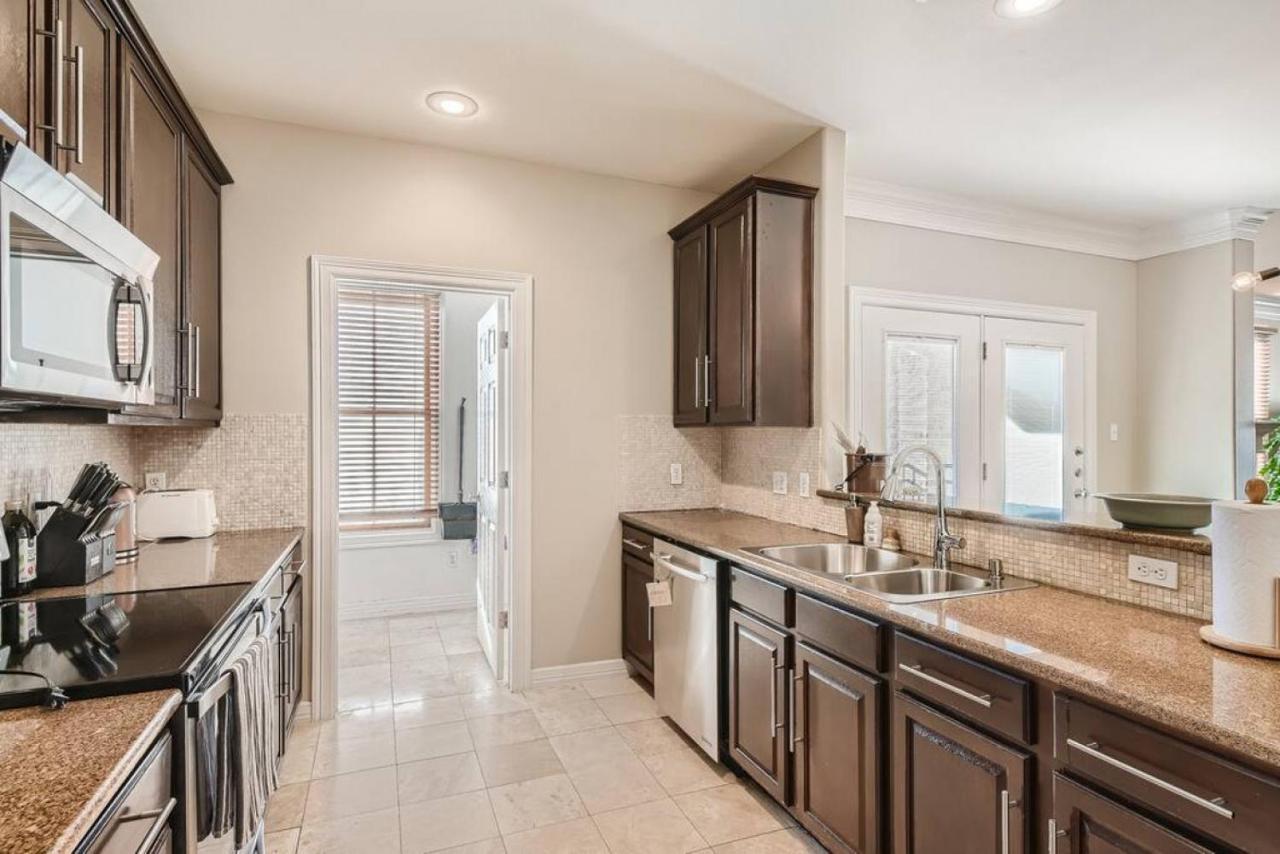 Warm Suburban 3br Townhome Near Dt Austin