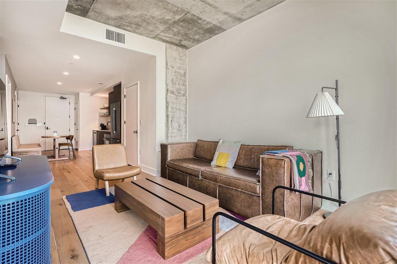 Modern Spacious Downtown - Pool - Kitchen Holiday home Austin