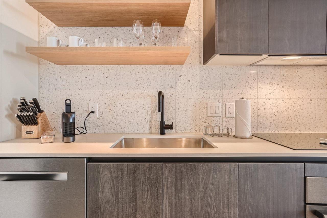 Modern Spacious Downtown - Pool - Kitchen Holiday home