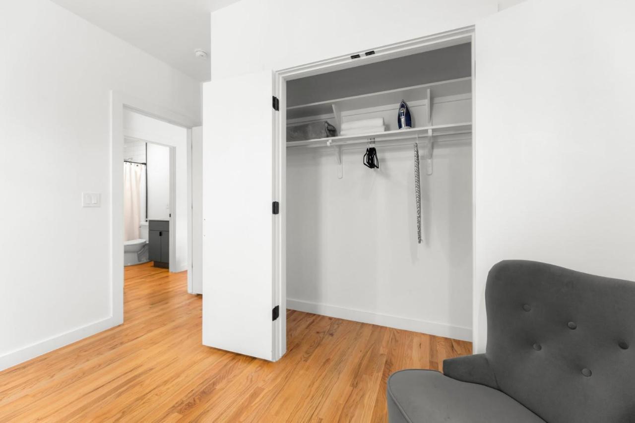 Modern With Parking - A Apartment Austin