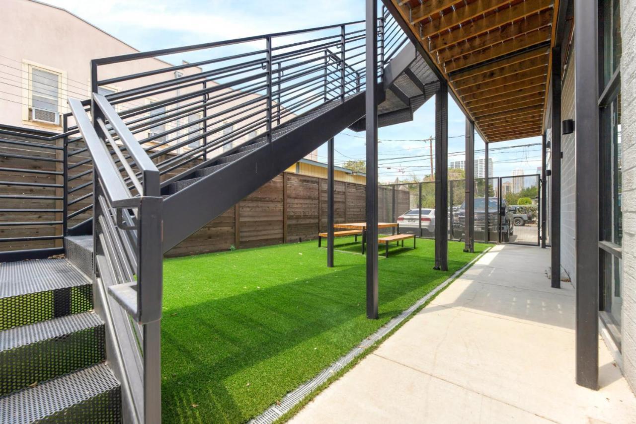 Modern With Parking - A Apartment