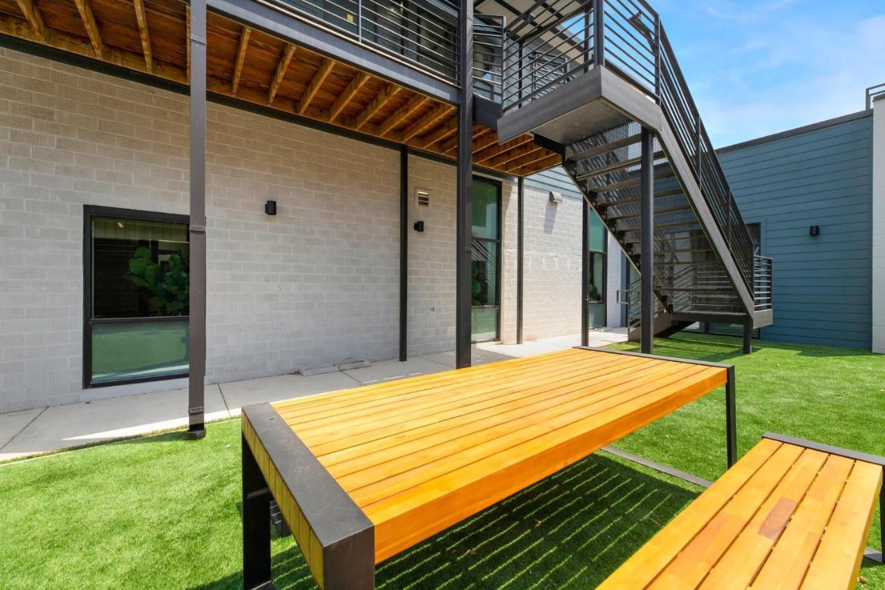 Modern With Parking - A Apartment Austin