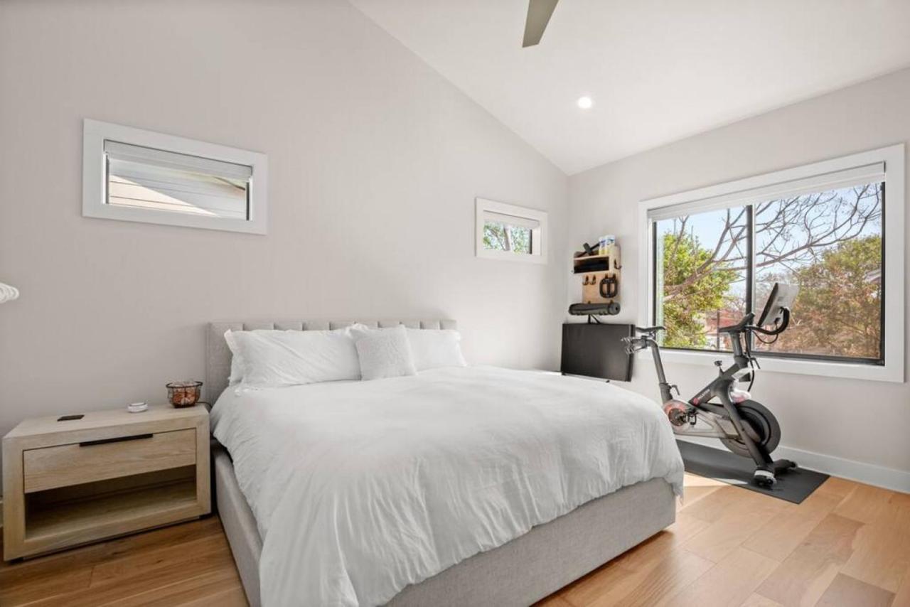 Grand Oasis At E With Pool Holiday home Austin