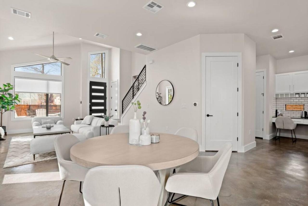 Grand Oasis At E With Pool Holiday home Austin
