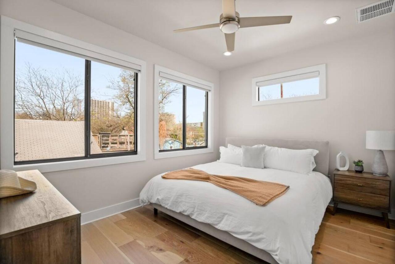 Grand Oasis At E With Pool Holiday home Austin