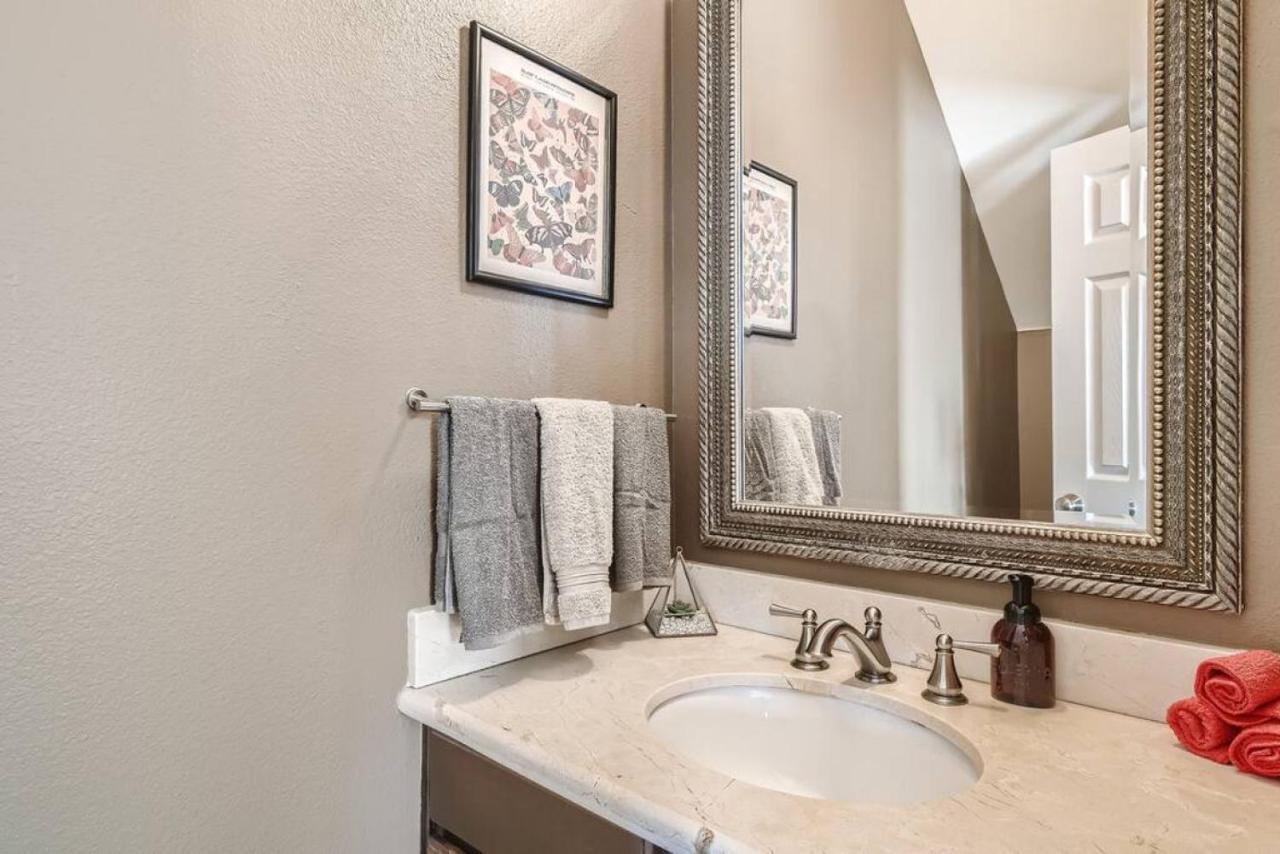 Warm Suburban 3br Townhome Near Dt Austin