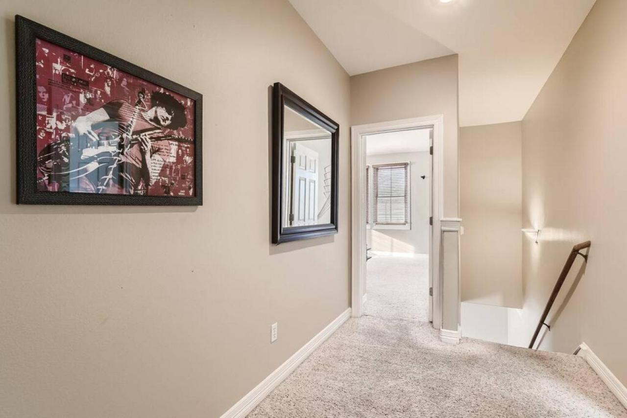 Warm Suburban 3br Townhome Near Dt