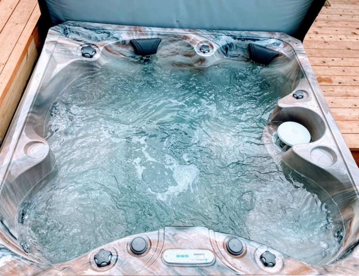 Hgtv Featured Tiny W Hot Tub Near East 6th St Apartment *