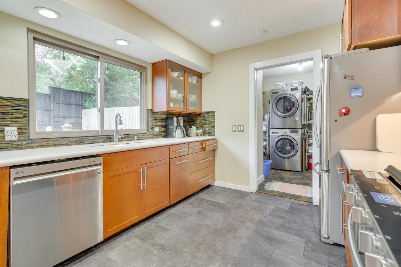 Holiday home Pet-friendly With Private Yard! Austin