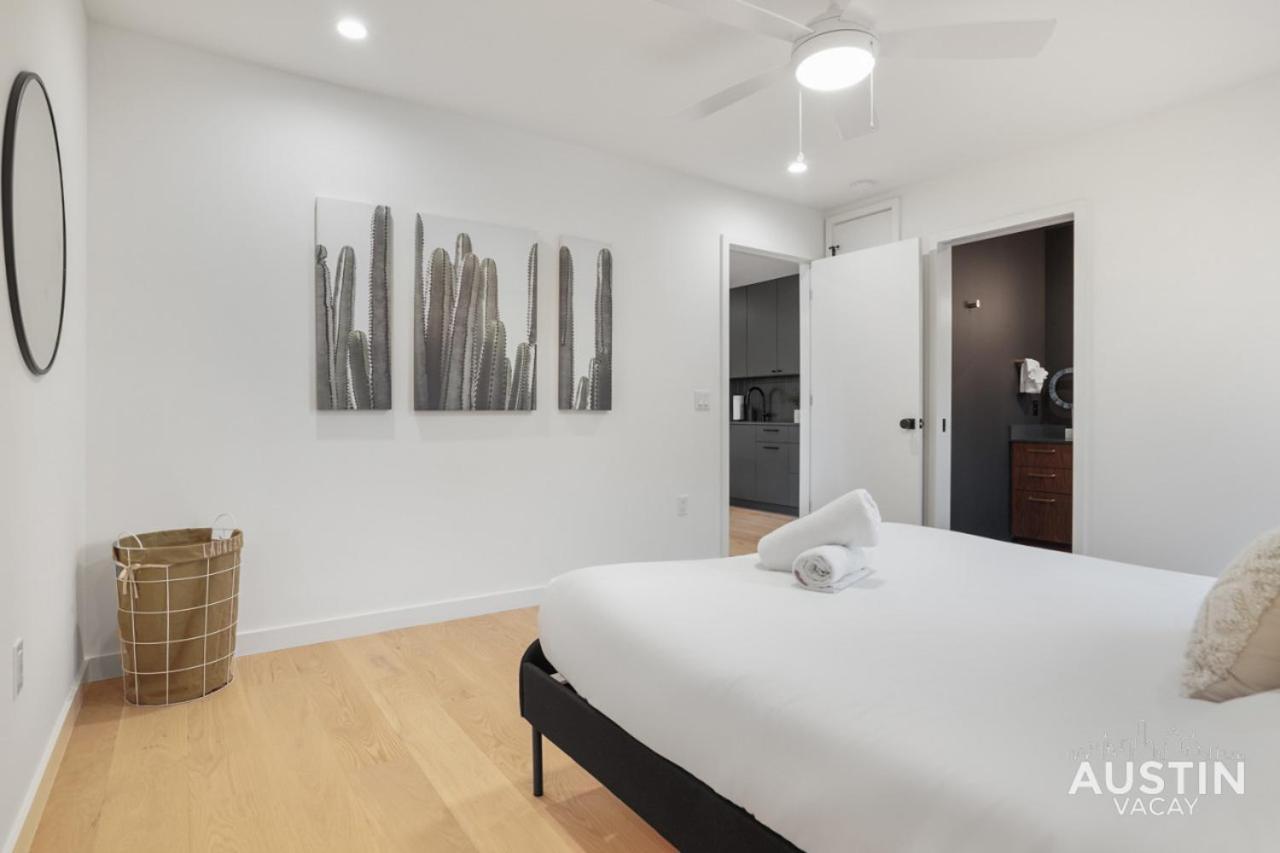 Walk To Soco Lounge Poolside At Modern Cool Spot Holiday home