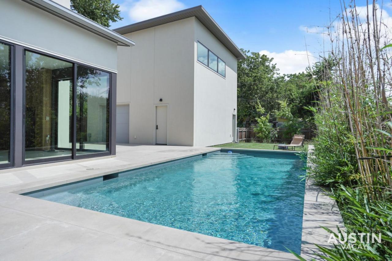 Walk To Soco Lounge Poolside At Modern Cool Spot