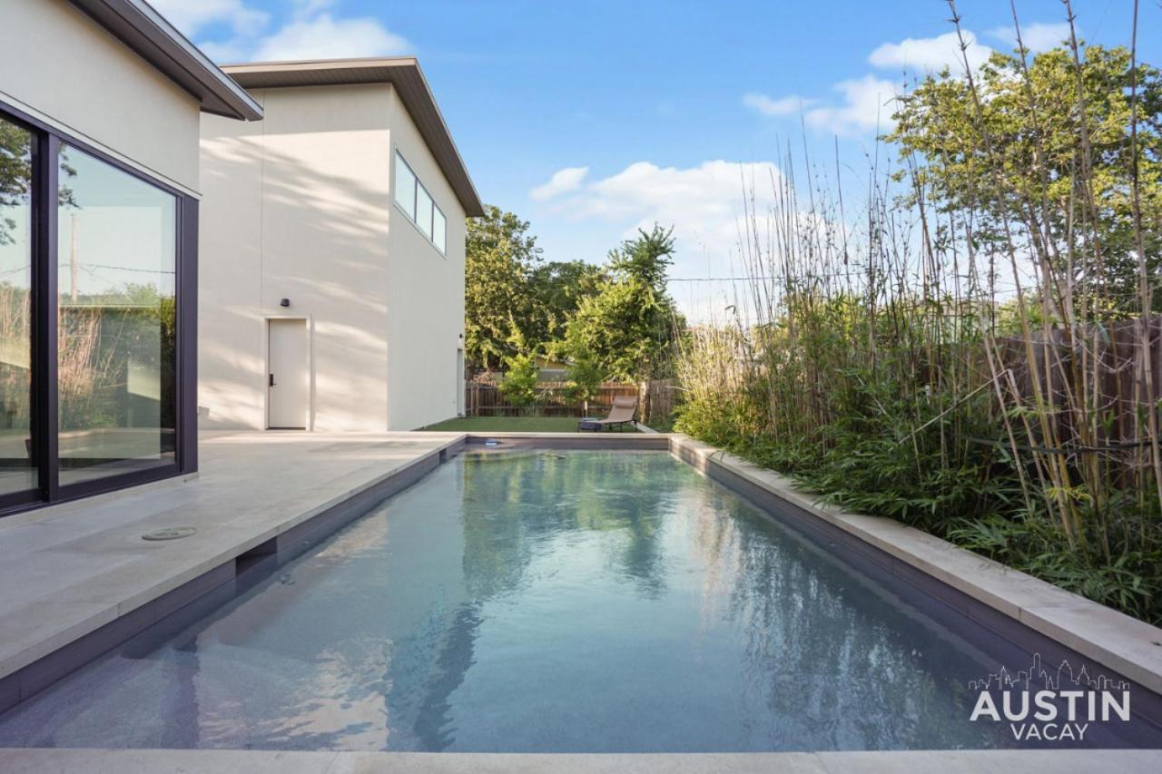 Walk To Soco Lounge Poolside At Modern Cool Spot Holiday home *
