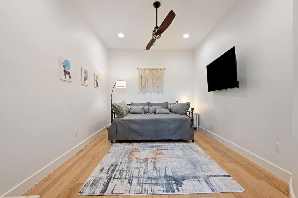 Contemporary W/ Pool And * Austin