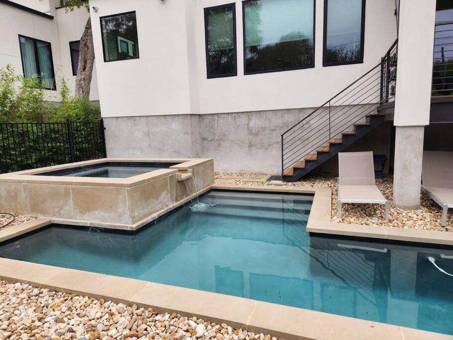 Contemporary W/ Pool And Austin