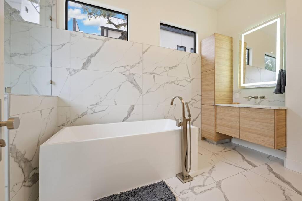 Holiday home Contemporary W/ Pool And