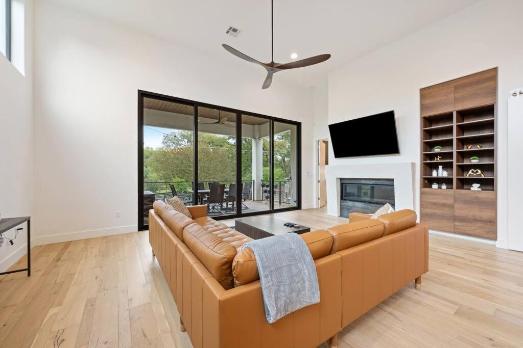 Holiday home Contemporary W/ Pool And
