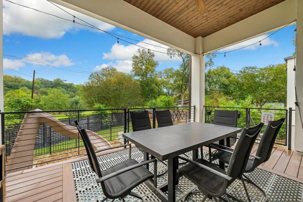 Contemporary W/ Pool And