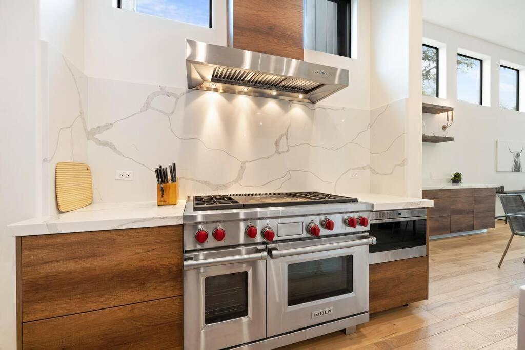 Contemporary W/ Pool And * Austin