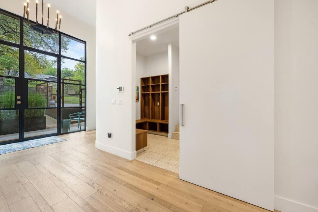 Holiday home Contemporary W/ Pool And *