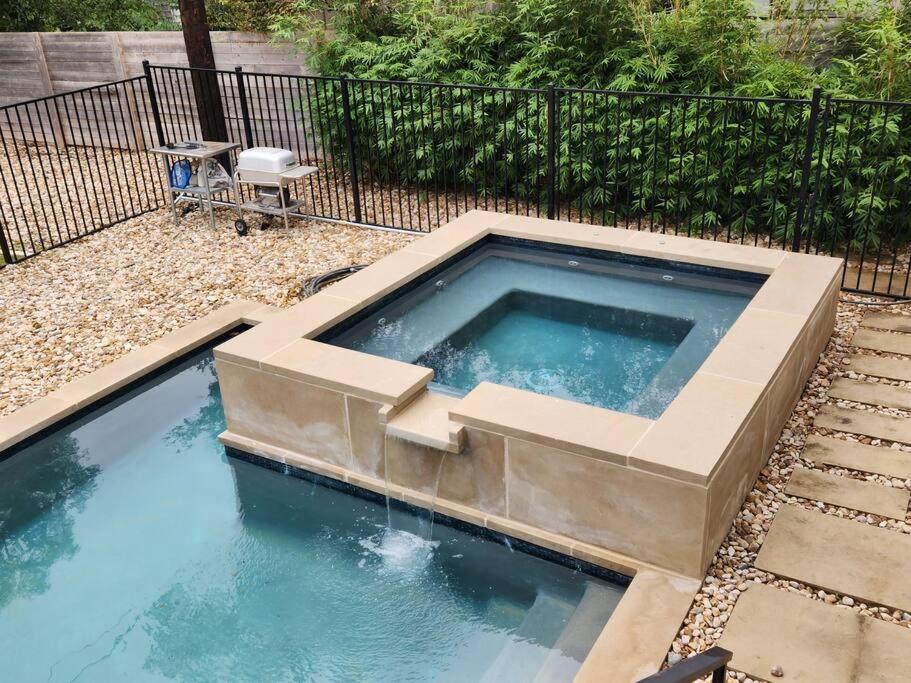 Contemporary W/ Pool And *