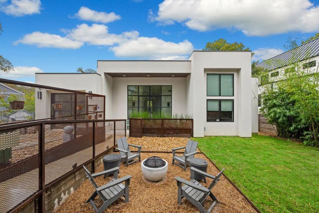 Contemporary W/ Pool And Austin