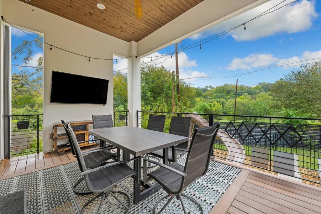 Contemporary W/ Pool And