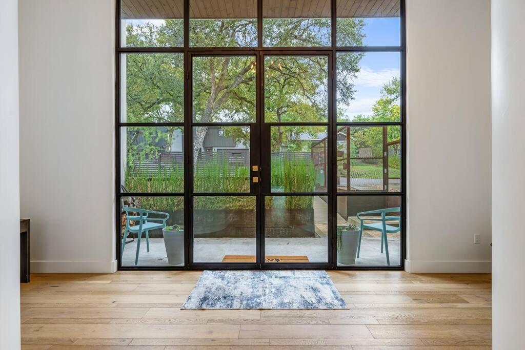 Contemporary W/ Pool And