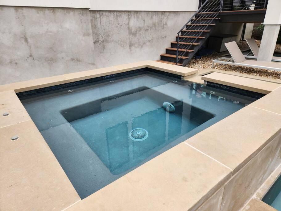 Holiday home Contemporary W/ Pool And