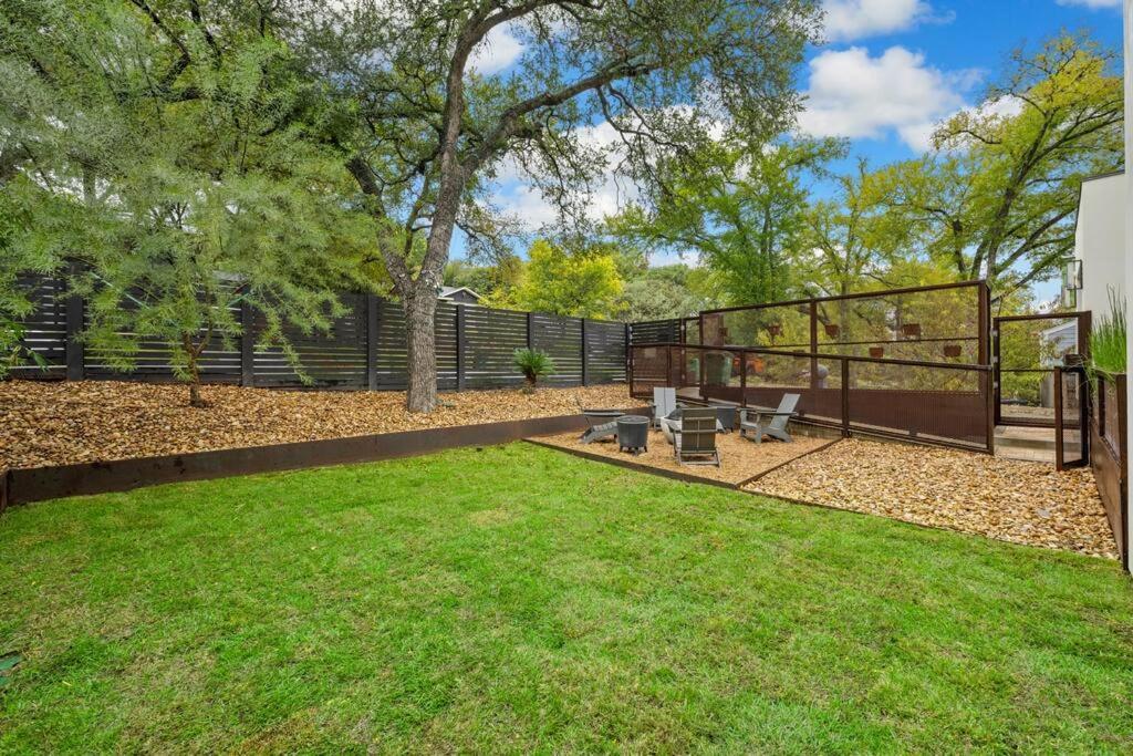 Holiday home Contemporary W/ Pool And