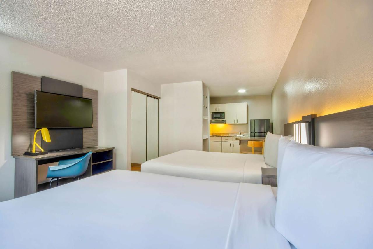 Hotel 6-austin, Tx - Midtown