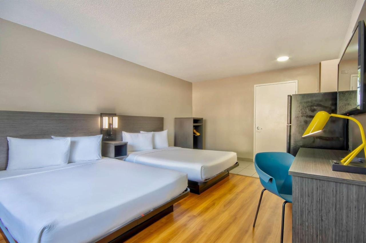 Hotel 6-austin, Tx - Midtown 2*