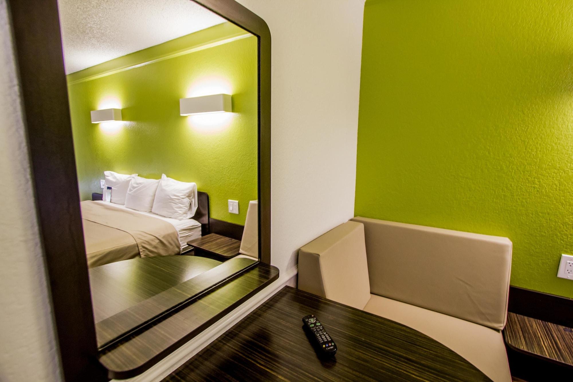 Hotel 6-austin, Tx - Midtown Austin