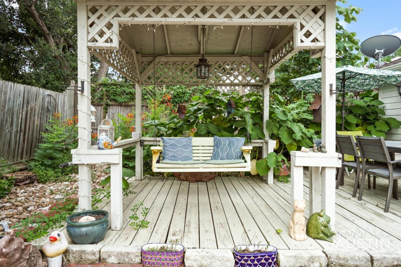 Backyard Bliss W Private Pool Unique Family Holiday home *