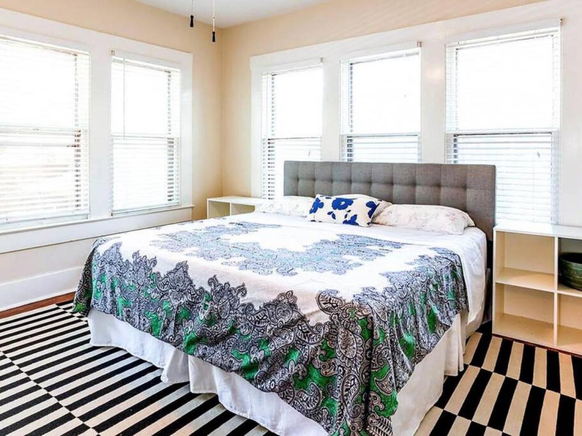 Downtown In Amazing Walkable Location Holiday home Austin